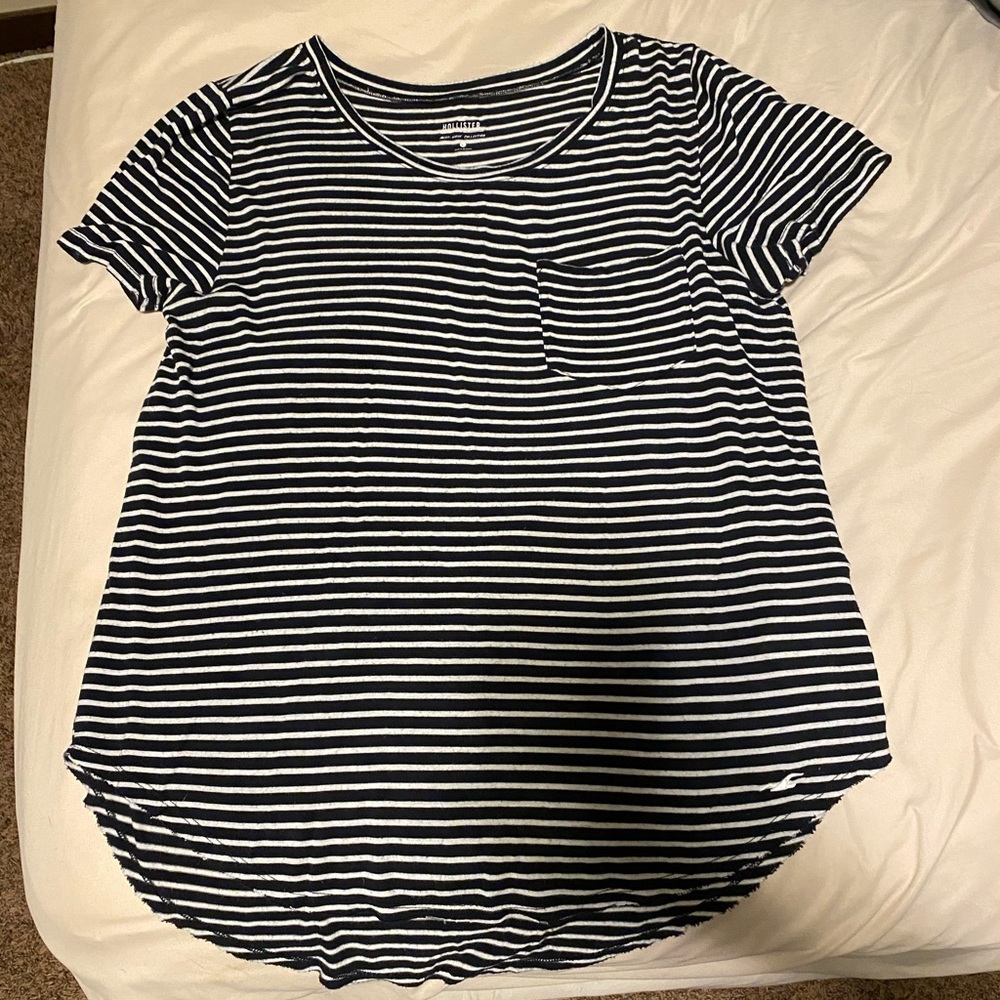 Hollister v- neck